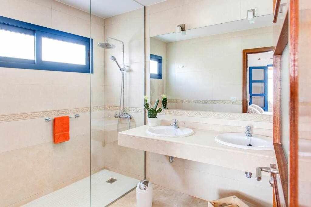 Homu Aura Fantastica Villa Con Piscina Privada Playa Blanca  Exterior photo